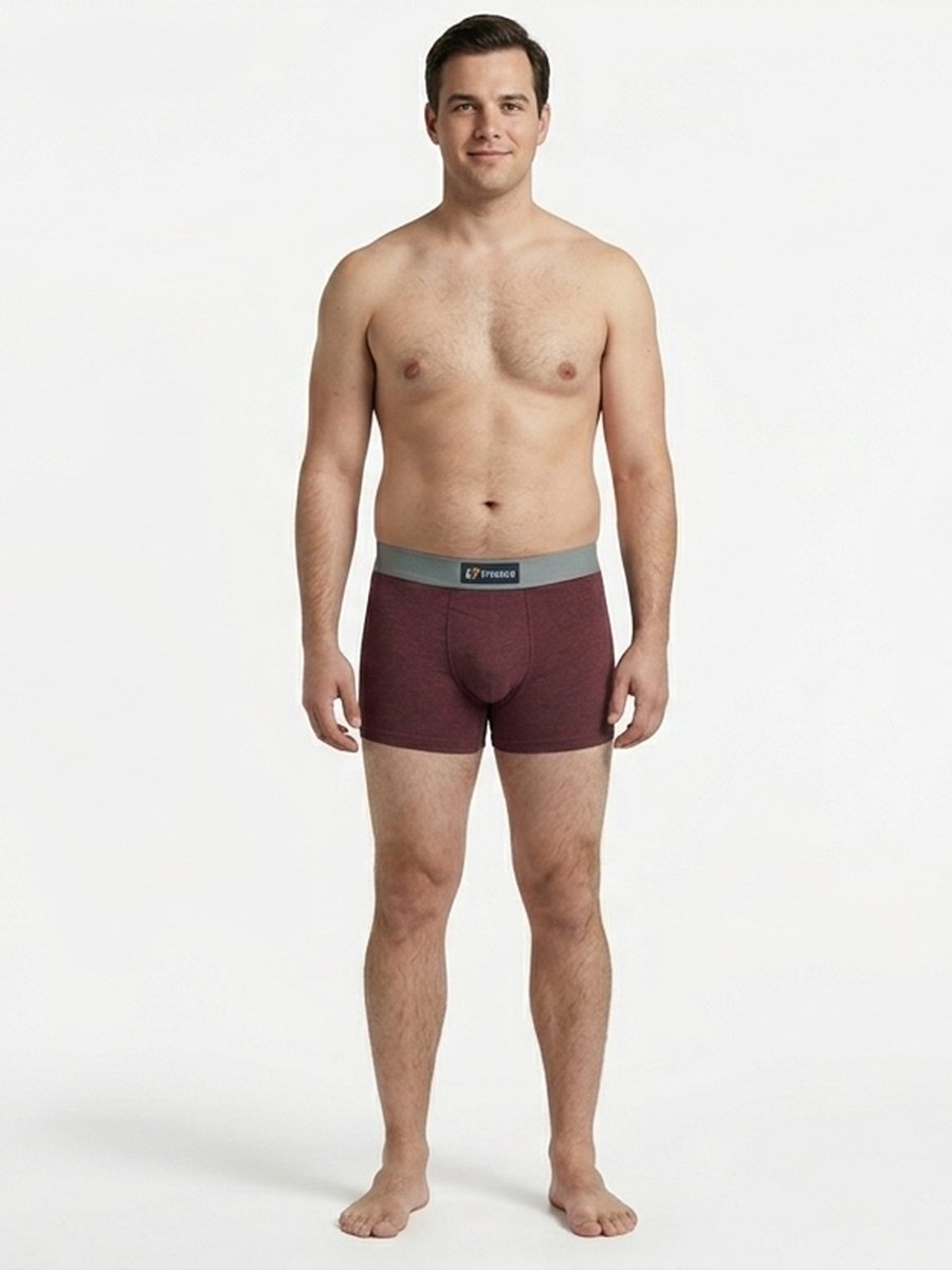 Homem de corpo inteiro vestindo cueca boxer vinho Luanzzo Fitness